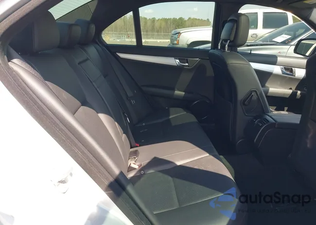 WDDGF54X98F104020: 44581637