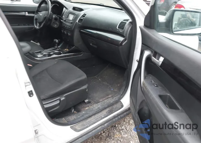 5XYKTCA6XFG586049: 44581930