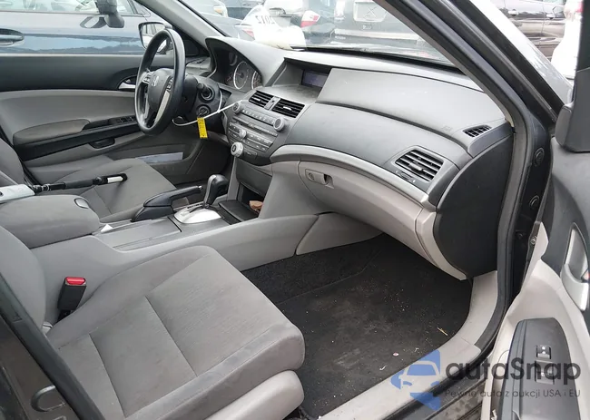 1HGCP2F44BA030051: 44582012