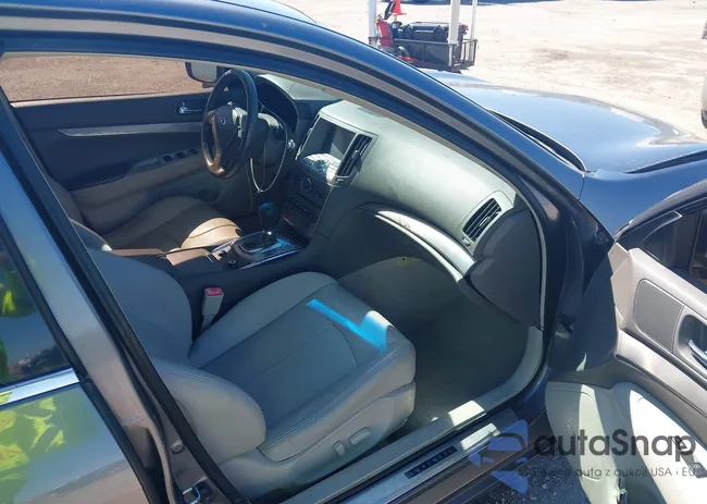 JN1CV6AP9FM502037: 44582736