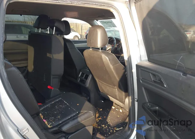 1V2CR2CA2JC570227: 44582884