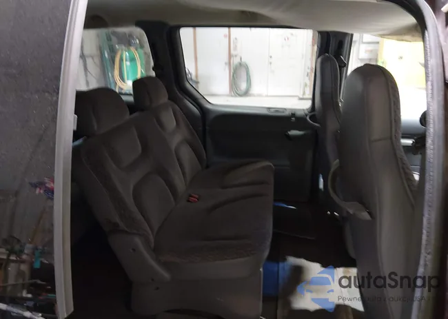 2B4GP2437WR588646: 44583811