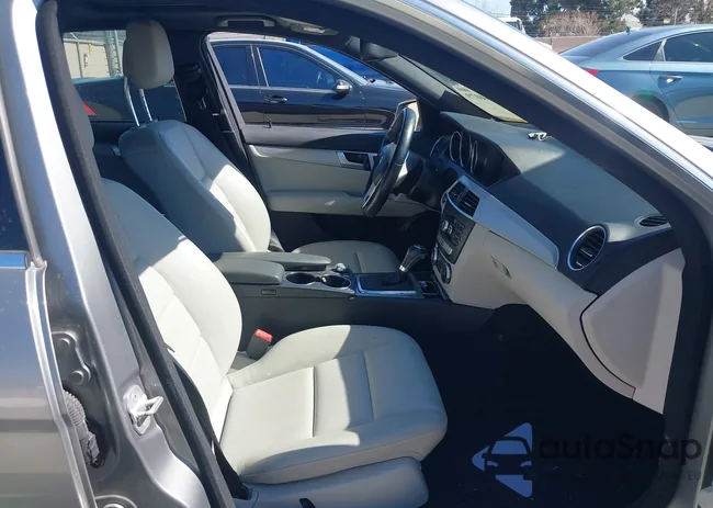 WDDGF4HB5DG088962: 44584079