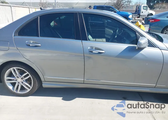 WDDGF4HB5DG088962: 44584079