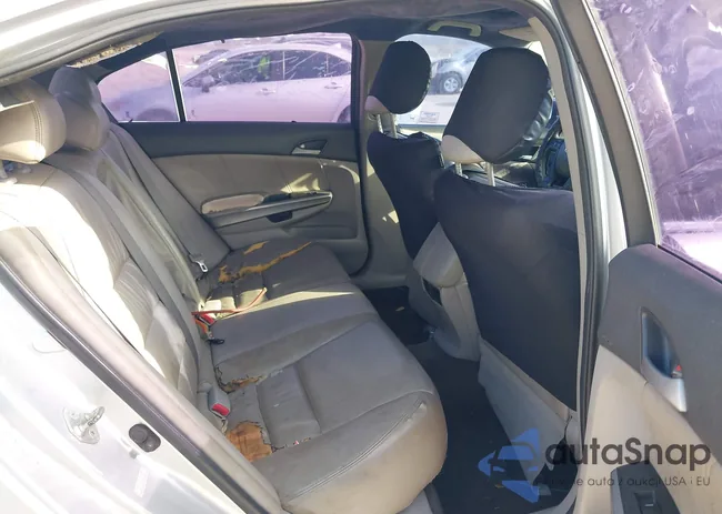 1HGCP3F88AA021456: 44583491