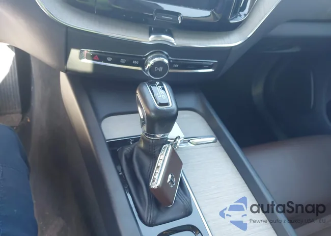 LYVA22RL7JB073734: 44584301