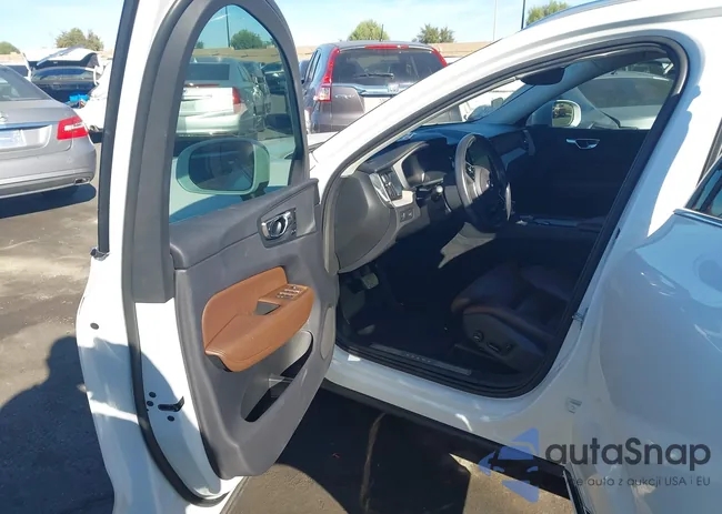 LYVA22RL7JB073734: 44584301