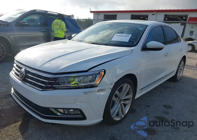 1VWCA7A32JC021568: 44584493