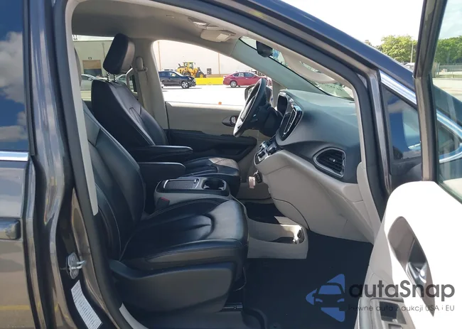 2C4RC1BG2PR546765: 44585294