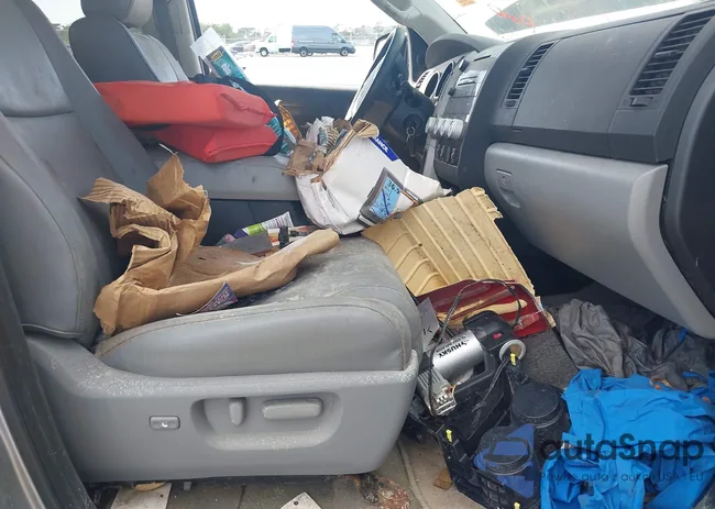 5TFBT58117X004182: 44586882