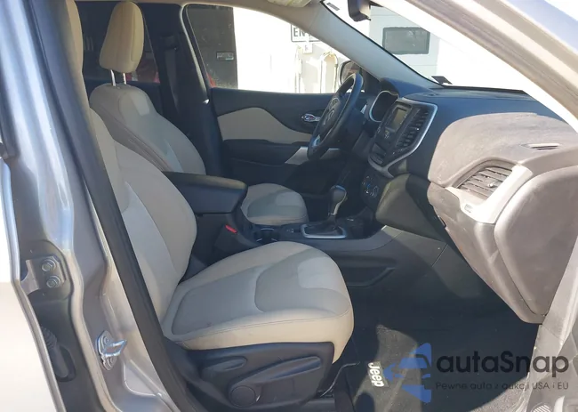 1C4PJMAB4HW581093: 44586184