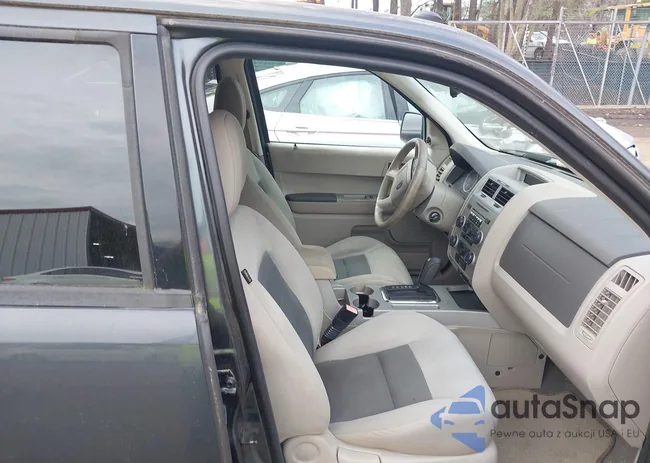 1FMCU03108KB36484: 44589634