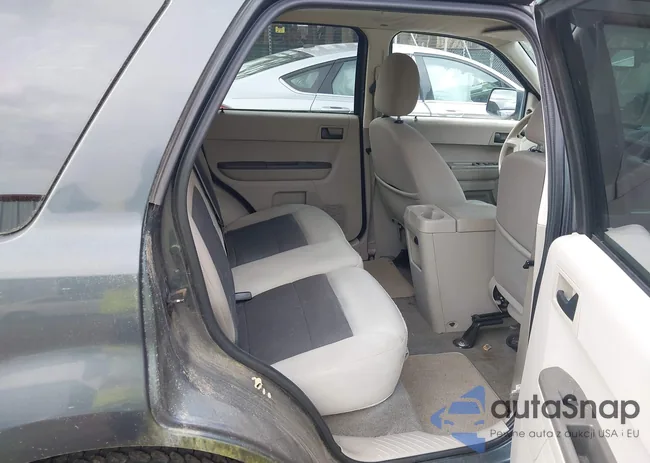 1FMCU03108KB36484: 44589634