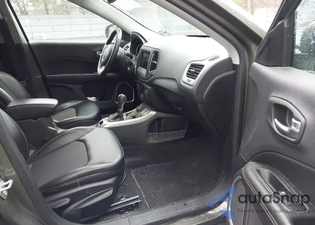 3C4NJDBB8KT714098: 44589132