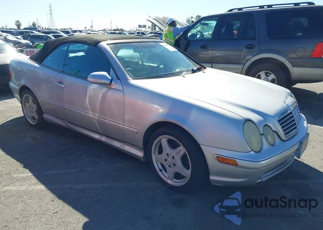 WDBLK70G4YT031581: 44590690