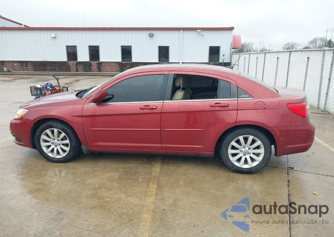 1C3CCBBB5EN204743: 44590742