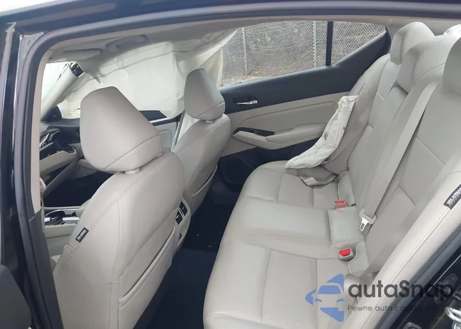 1N4BL4EW6MN372736: 44590817