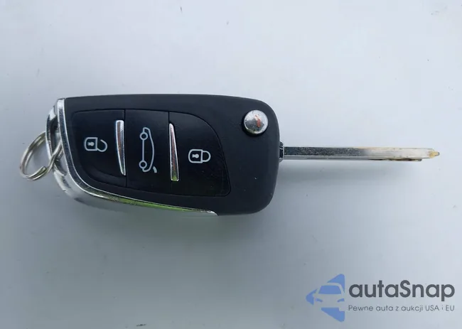 KNDMB5C10G6131868: 44590821