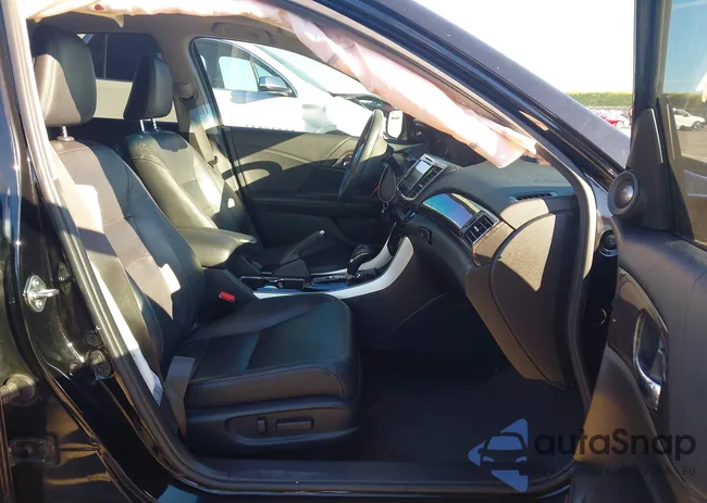 1HGCR3F88GA014882: 44591866