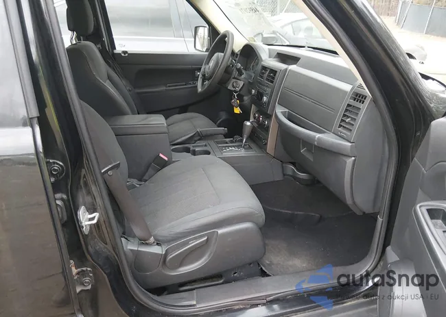 1C4PJMAK2CW212497: 44592071