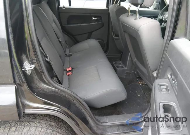 1C4PJMAK2CW212497: 44592071