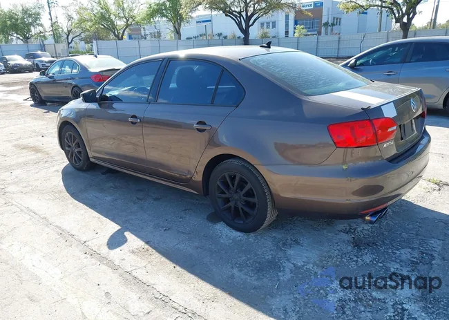 3VWDX7AJ8CM354831: 44591392