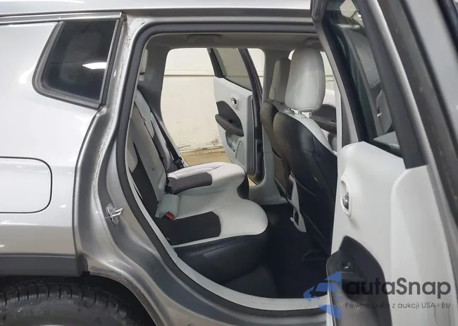 3C4NJDBB0LT244005: 44592665