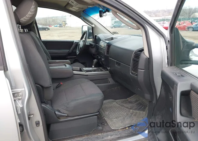 1N6AA0FC0BN300093: 44593085