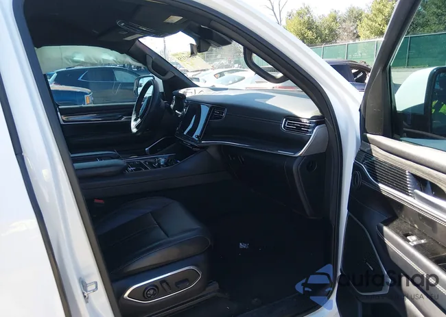 1C4SJVBT3NS211747: 44593158