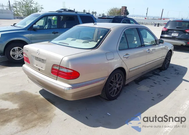 WDBJF70J2YB052359: 44594376