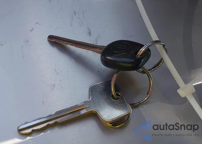 4T1BF28B8YU104776: 44595524