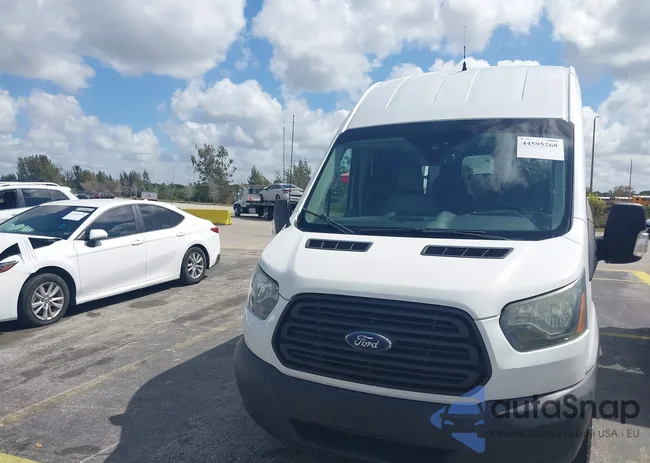 1FTYR3XM2GKA32353: 44595268