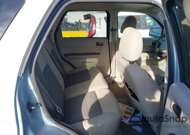 1FMCU49H08KA77688: 44595291