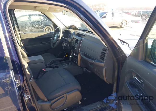 1C4PJMAK4CW211903: 44596850