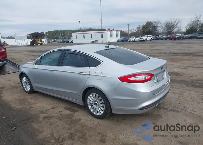 3FA6P0LU7GR130782: 44596325