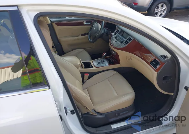 KMHGC4DDXCU197083: 44596449