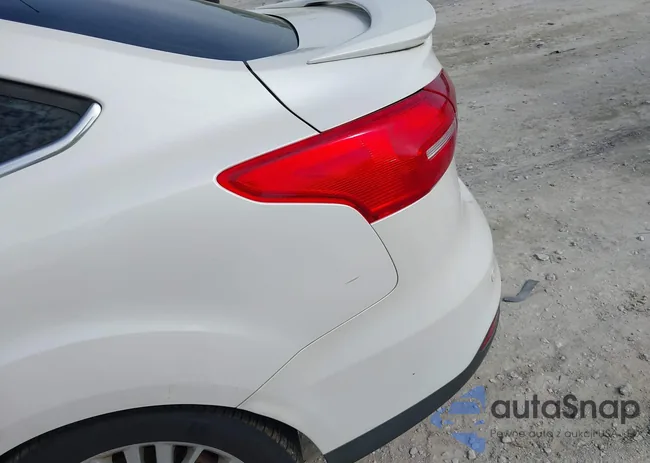 1FADP3J21GL384934: 44597888