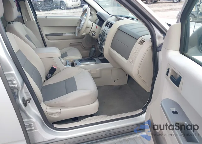 1FMCU03198KB91435: 44597409