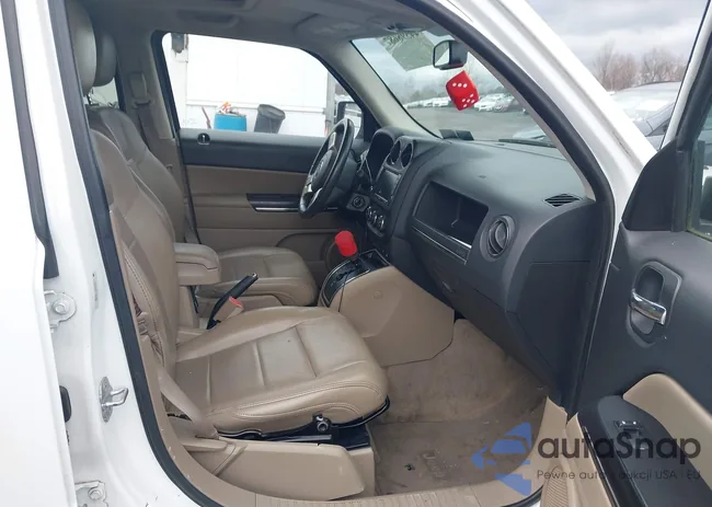 1C4NJRCB4ED684880: 44598687