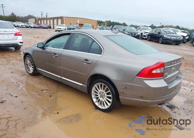 YV1902AH3B1139957: 44599687