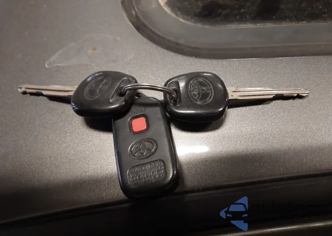 2T1KR32E38C695391: 44599366