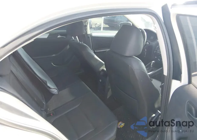 3VWLL7AJ9BM087060: 44601042