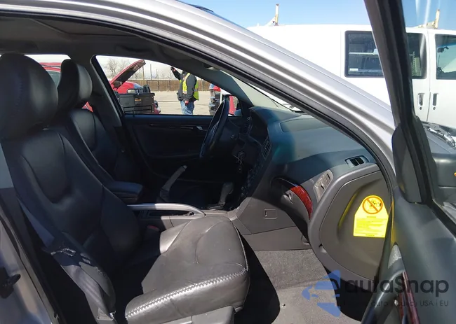 YV1SZ58D011022590: 44601072