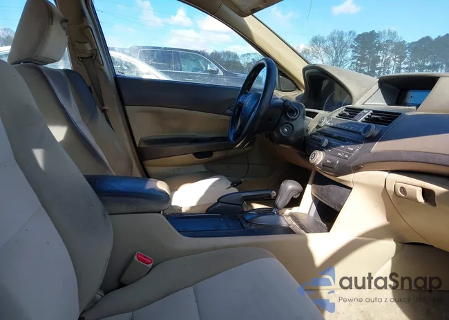 1HGCP26469A100143: 44602995