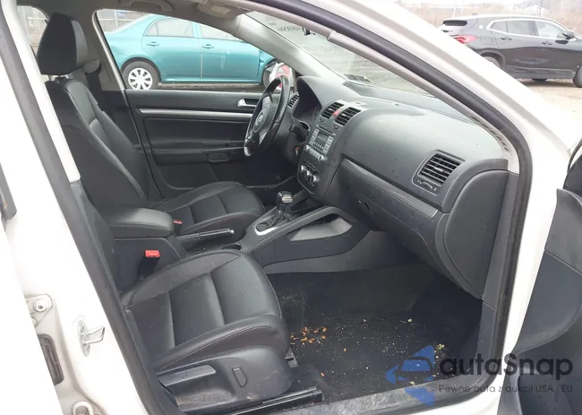 3VWAZ7AJ2AM073683: 44608566