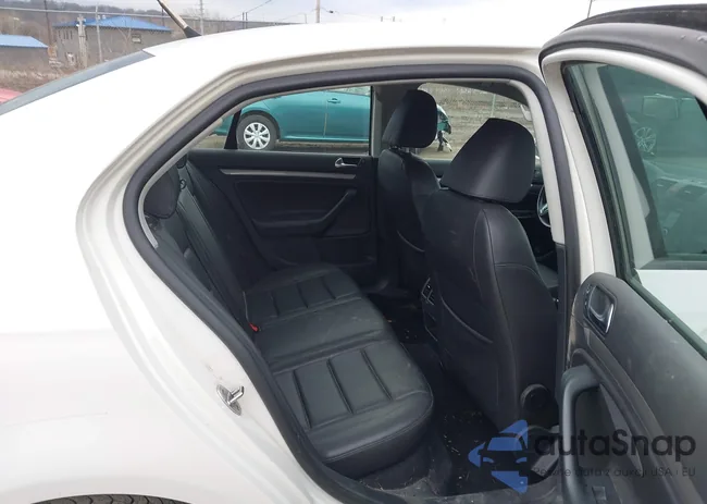 3VWAZ7AJ2AM073683: 44608566