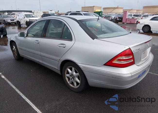 WDBRF61J83A411899: 44609130