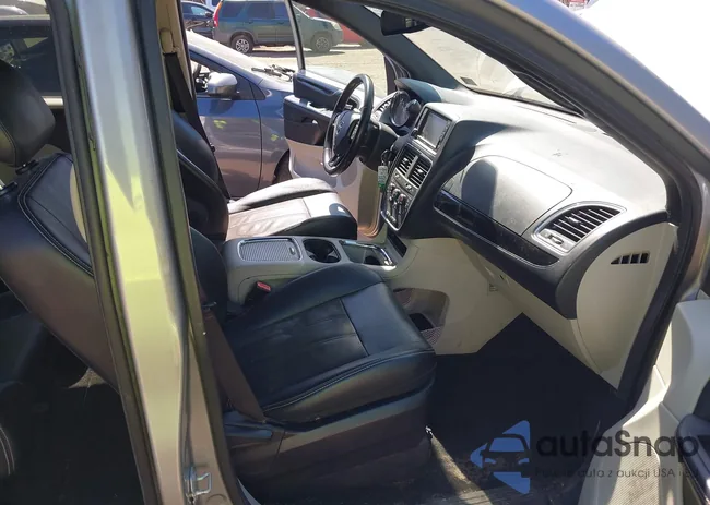 2C4RDGCGXKR776447: 44610694