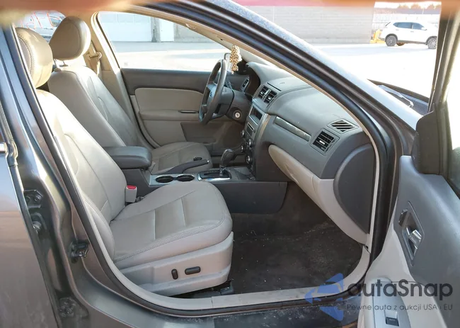 3FAHP0JG3BR103173: 44611969