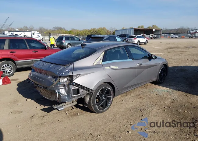 KMHLR4AF7NU331697: 44614322